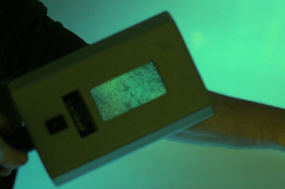 Облучатель люминесцентный для диагностики грибковых поражений кожи «Сапфир»  (лампа Вуда с РУ)